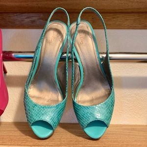 Star Ling teal snakeskin stilettos PRICE DROP!